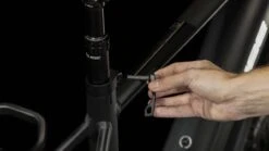 Cube Touring Hybrid Pro 625 Black N Metal 2023 - E-Bike Trekkingrad Herren -Elektrofahrradladen 631102 Cube Touring Hybrid Pro 625 black n metal 2023 E Bike Trekkingrad Herren 3 1280x1280