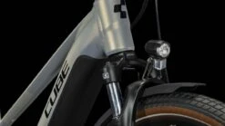 Cube Touring Hybrid Pro 625 Pearlysilver N Black 2023 - E-Bike Trekkingrad Damen -Elektrofahrradladen 631112Z Cube Touring Hybrid Pro 625 pearlysilver n black 2023 E Bike Trekkingrad Damen 4 1280x1280