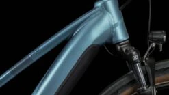 Cube Nuride Hybrid Performance 625 Allroad Metalblue N Red 2023 - E-Bike Trekkingrad Damen -Elektrofahrradladen 632662Z Cube Nuride Hybrid Performance 625 Allroad metalblue n red 2023 E Bike Trekkingrad Damen 2 1280x1280