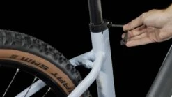 Cube Reaction Hybrid Pro 625 Flashwhite N Black 2023 - E-Bike Hardtail Mountainbike Tiefeinsteiger -Elektrofahrradladen 634112E Cube Reaction Hybrid Pro 625 flashwhite n black 2023 E Bike Hardtail Mountainbike Tiefeinsteiger 5 1280x1280