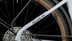 Cube Reaction Hybrid Pro 625 Allroad Flashwhite N Black 2023 - E-Bike Hardtail Mountainbike Tiefeinsteiger -Elektrofahrradladen 634162E Cube Reaction Hybrid Pro 625 Allroad flashwhite n black 2023 E Bike Hardtail Mountainbike Tiefeinsteiger 4 1280x1280