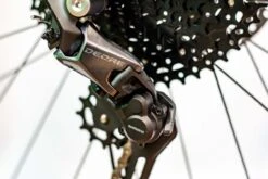 Cube Stereo Hybrid 120 Pro 750 Flashwhite N Black 2023 - E-Bike Fully Mountainbike -Elektrofahrradladen 635063 Cube Stereo Hybrid 120 Pro 750 flashwhite n black 2023 E Bike Fully Mountainbike 21 1280x1280