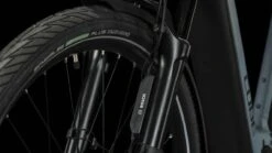 Cube Kathmandu Hybrid ABS 750 Smaragdgrey N Blue 2023 - E-Bike Trekkingrad Herren -Elektrofahrradladen 689803 Cube Kathmandu Hybrid ABS 750 smaragdgrey n blue 2023 E Bike Trekkingrad Herren 3 1280x1280