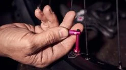 Muc-Off Tubeless-Ventilkit Universal Für MTB / Straße Pink 60 Mm -Elektrofahrradladen MU 1067 Muc Off Tubeless Valve Kit Universal for MTB Road pink 60 01 1280x1280