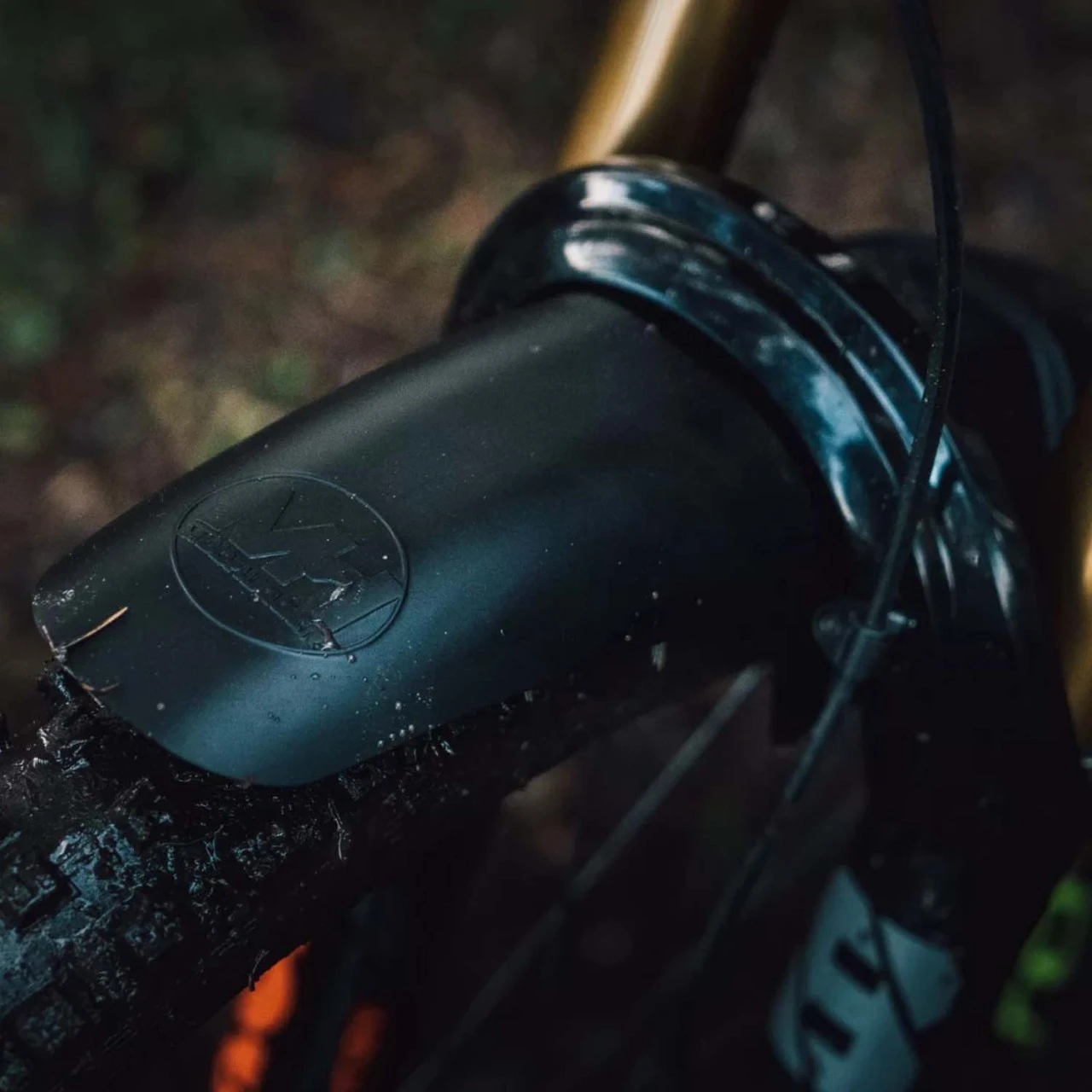 Mudhugger EVO Bolt-On Long Vorderrad-MTB Schutzblech - Bis Zu 3.0" Reifen, 27,5" Und 29" - Länge: 515 Mm 4 Mudhugger EVO Bolt-On Long Vorderrad-MTB Schutzblech - Bis Zu 3.0" Reifen, 27,5" Und 29" - Länge: 515 Mm – Bild 4