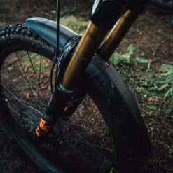 Mudhugger EVO Bolt-On Long Vorderrad-MTB Schutzblech - Bis Zu 3.0" Reifen, 27,5" Und 29" - Länge: 515 Mm 10 Mudhugger EVO Bolt-On Long Vorderrad-MTB Schutzblech - Bis Zu 3.0" Reifen, 27,5" Und 29" - Länge: 515 Mm -Elektrofahrradladen MhEVObolton 1 Mudhugger EVO Bolt On Long Vorderrad MTB Schutzblech 4 1280x1280